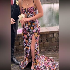 Juliet Dunn Black Floral Prom Dress